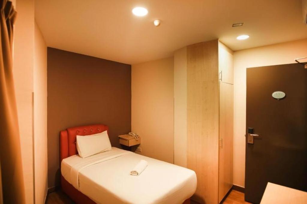 Ambassador @ Bukit Bintang Hotel 2*