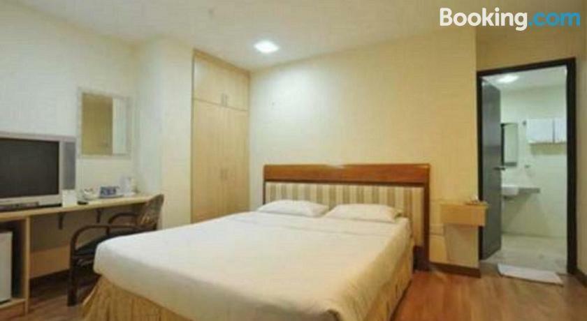 Hotel Ambassador @ Bukit Bintang 2*